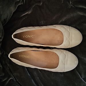 Vionic flats size 9